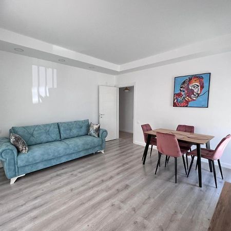 Cosmopolis Bliss: Your Home Away From Home Stefanestii de Jos Exteriér fotografie