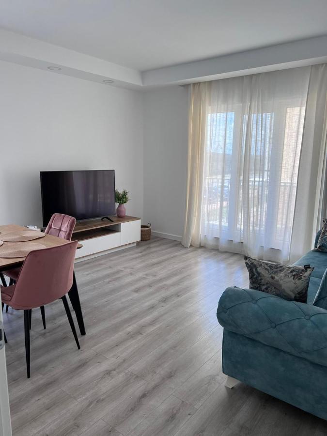 Cosmopolis Bliss: Your Home Away From Home Stefanestii de Jos Exteriér fotografie