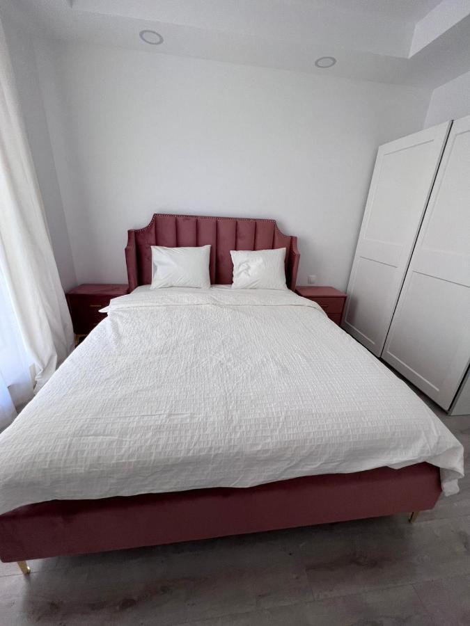 Cosmopolis Bliss: Your Home Away From Home Stefanestii de Jos Exteriér fotografie